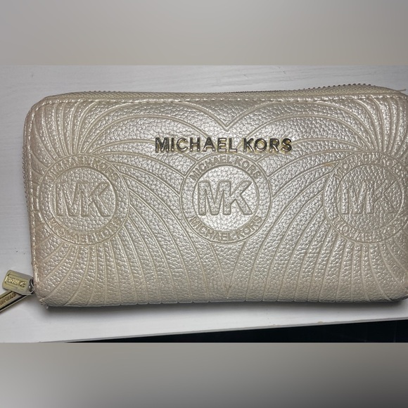 Michael Kors Double Zipper Jet Set Wallet - Picture 9 of 12
